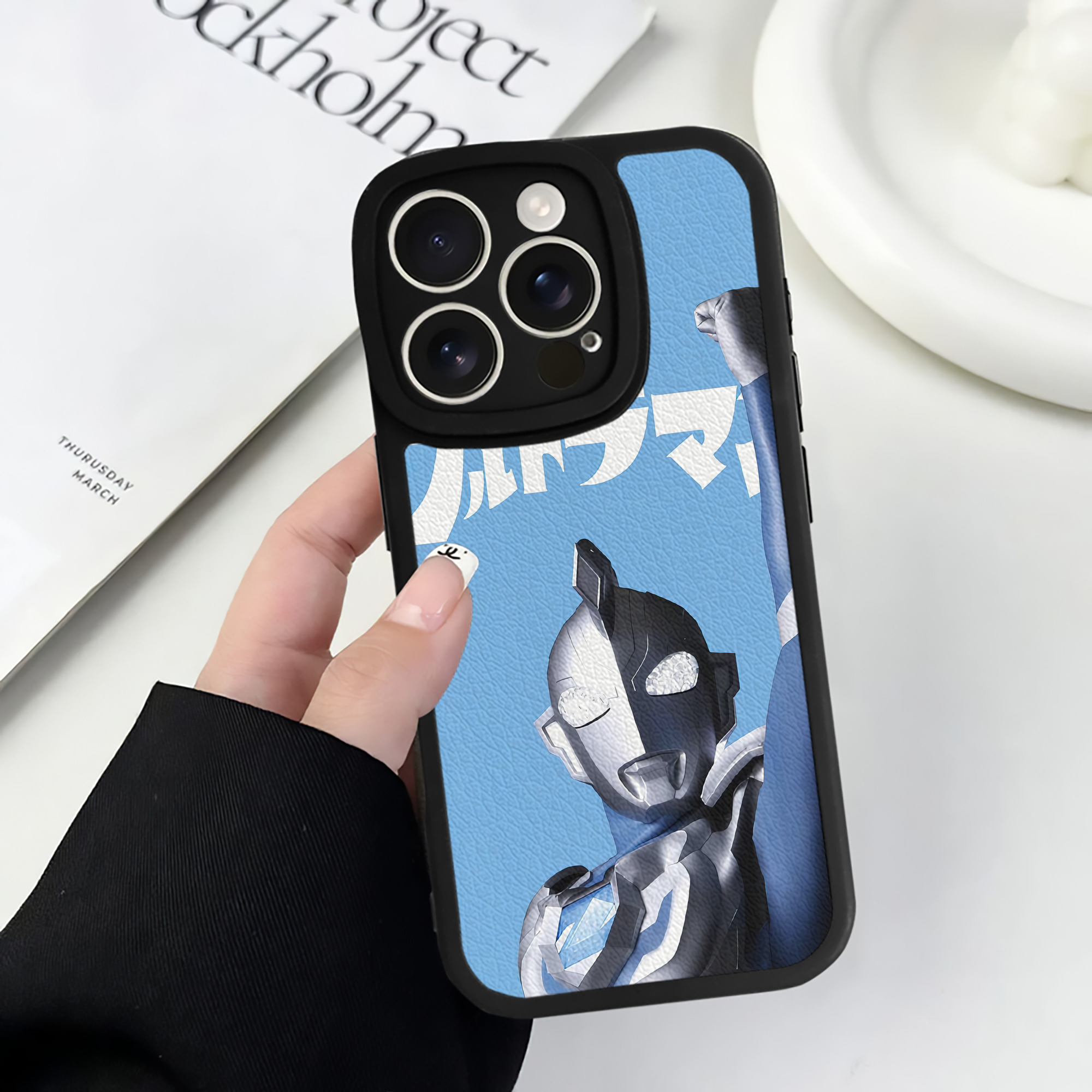 （画像用） ウルトラマン Ultraman 【iPhone 16シリーズ対応】シリコンスマホケース（レザー調） 材質：シリコン